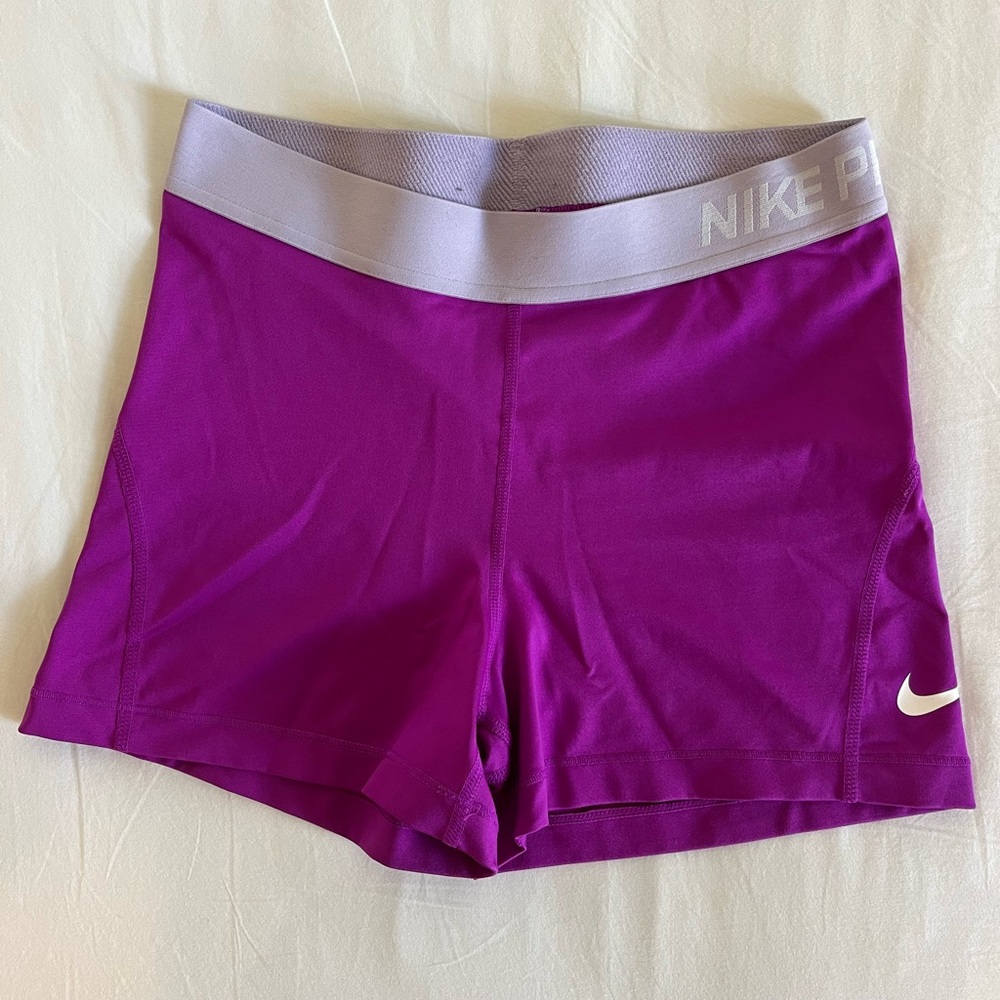 LIKE NEW Nike Pro 2.5” Women’s Shorts